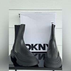 DKNY Women’s Chelsea Ankle Boots Black Leather Platform Lug Sole – US 10